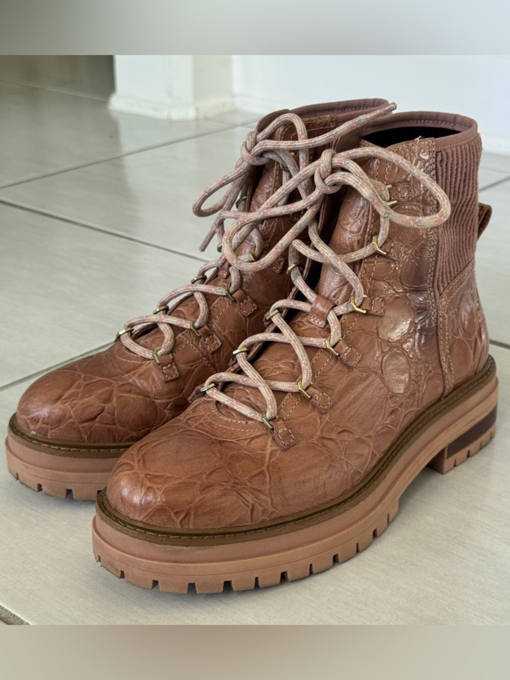Louise et Cie Sheena Lace-up Boot In Soft Rose Size 7.5М/38
